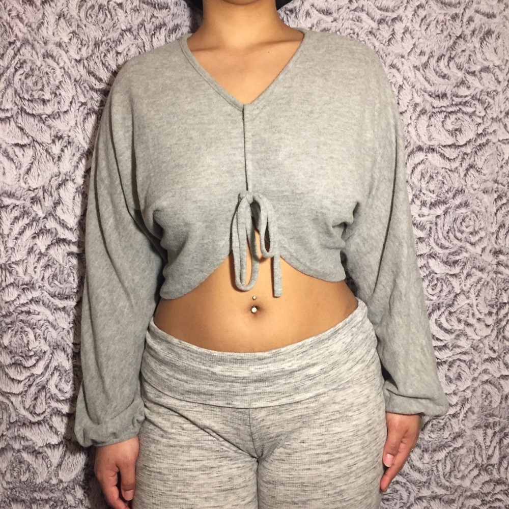 BRAND NEW Forever21 long sleeve crop top 🖤